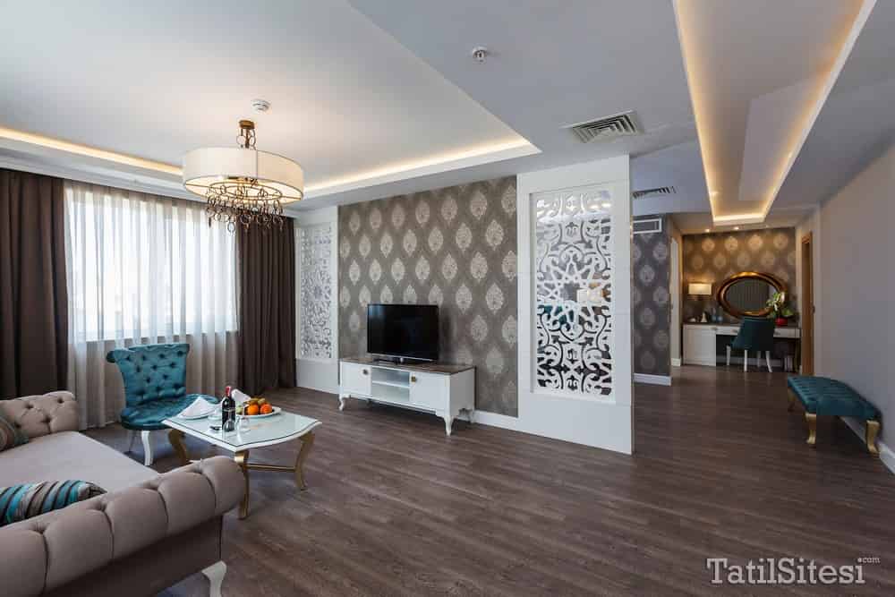 Karmir Hotel Resort & Spa